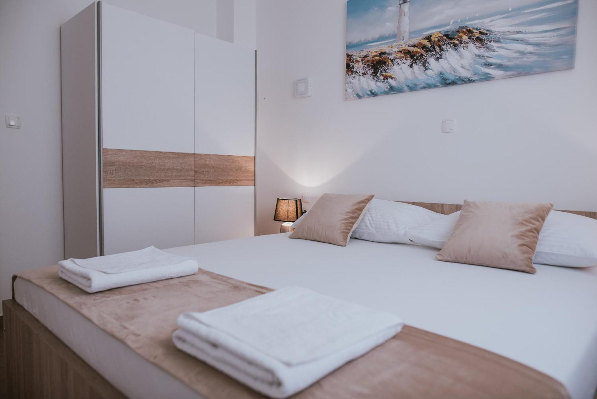Poolside Hideout Apartments Novalja Room photo